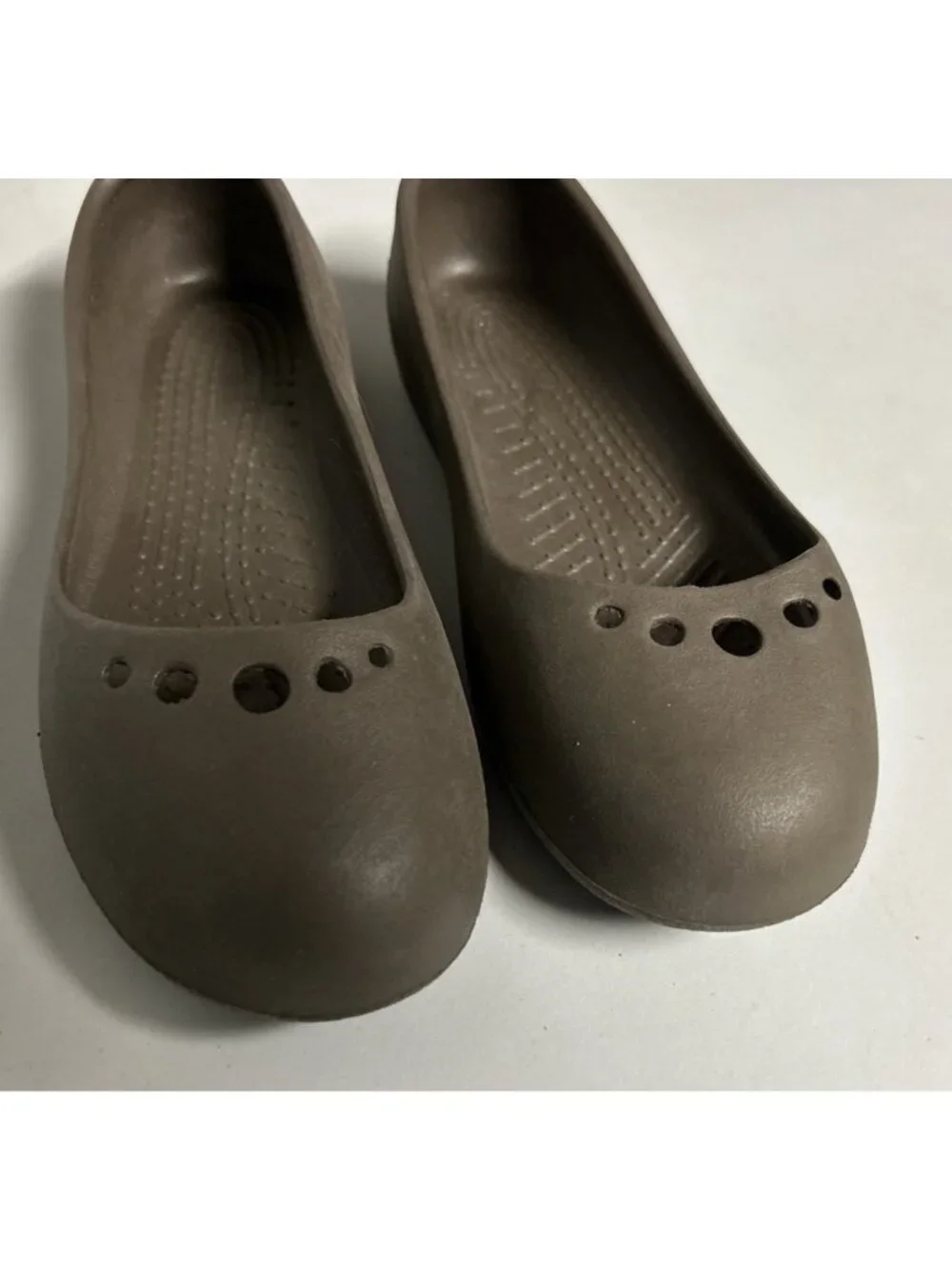Crocs Prima Ballerina Round Toe Flats Girls Womens Size 4 Brown EUC